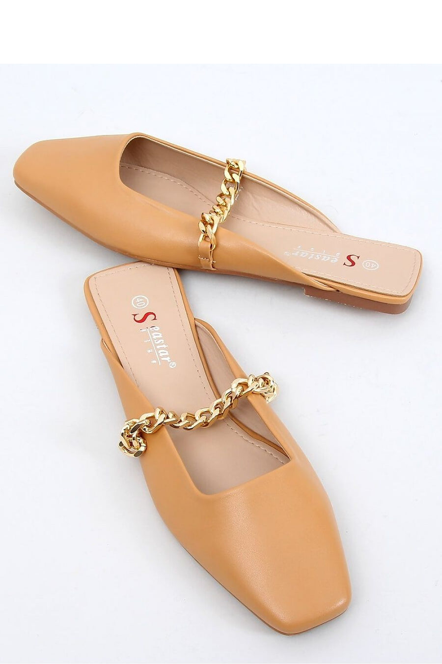 Camel sandals with a golden chain